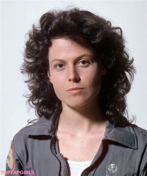 Sigourney Weaver Nude Photos & Naked Sex Videos